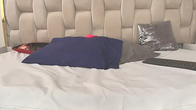 Hanna lens online show from 15, 4, 2026