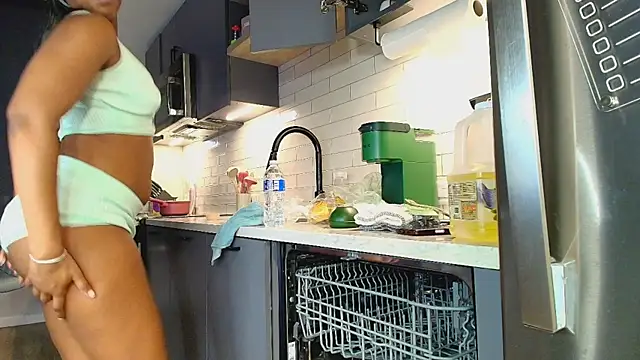 Naomiruty online show from 4, 4, 2026