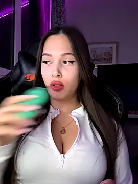 EricaWalls online show from 31, 10, 2025