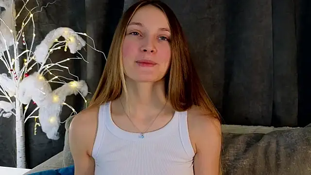 Snapshot of MonaEldon chatting on 6, 1, 2025 MonaEldon online show from 6, 1, 2025