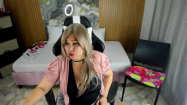 Danna topless online show from 18, 1, 2025