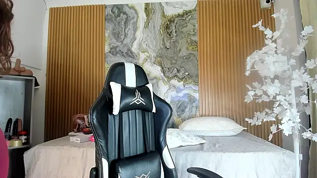 Danna topless online show from 17, 1, 2026