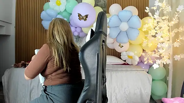 Danna topless online show from 8, 4, 2026