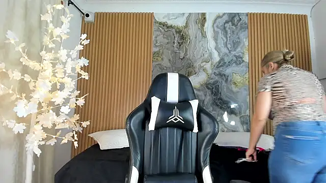 Danna topless online show from 16, 5, 2026