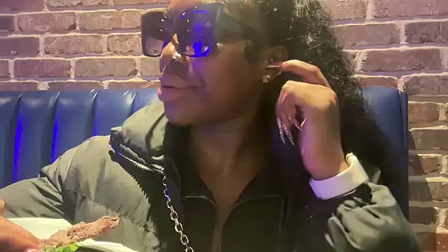 Snapshot of londonsfantasy chatting on 3, 2, 2026 londonsfantasy online show from 3, 2, 2026