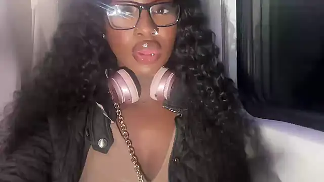 Snapshot of londonsfantasy chatting on 7, 2, 2026 londonsfantasy online show from 7, 2, 2026