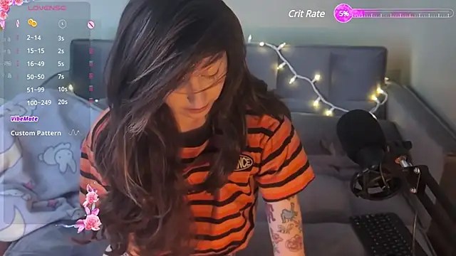 lovelylucyy online show from 24, 1, 2025