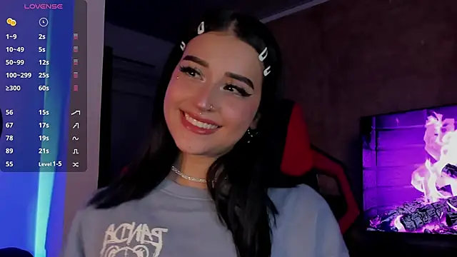 Snapshot of Charlotte_greys chatting on 7, 1, 2025 Charlotte greys online show from 7, 1, 2025