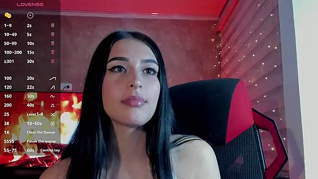 Snapshot of Charlotte_greys chatting on 5, 3, 2025 Charlotte greys online show from 5, 3, 2025