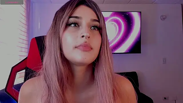 Snapshot of Charlotte_greys chatting on 26, 9, 2025 Charlotte greys online show from 26, 9, 2025