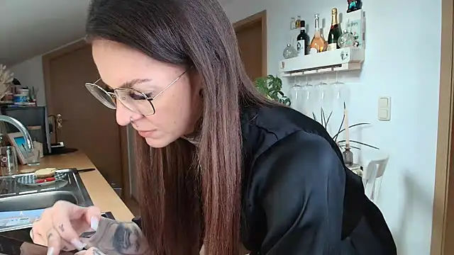 Snapshot of BrownieyQueen chatting on 11, 2, 2025 BrownieyQueen online show from 11, 2, 2025