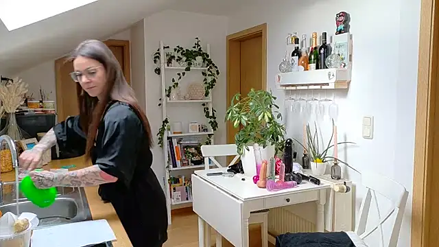 Snapshot of BrownieyQueen chatting on 28, 2, 2025 BrownieyQueen online show from 28, 2, 2025