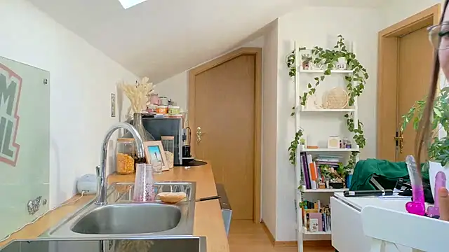 Snapshot of BrownieyQueen chatting on 5, 3, 2025 BrownieyQueen online show from 5, 3, 2025