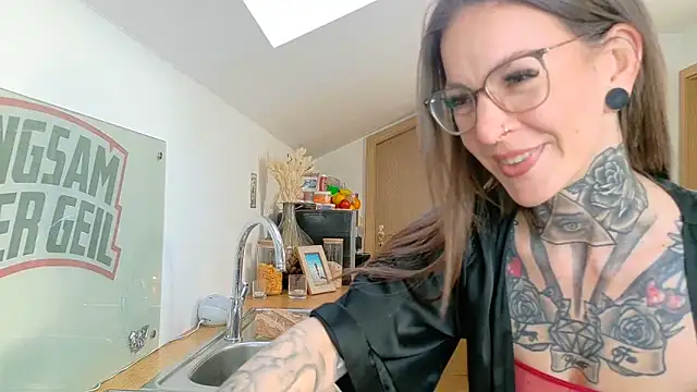 Snapshot of BrownieyQueen chatting on 8, 3, 2025 BrownieyQueen online show from 8, 3, 2025