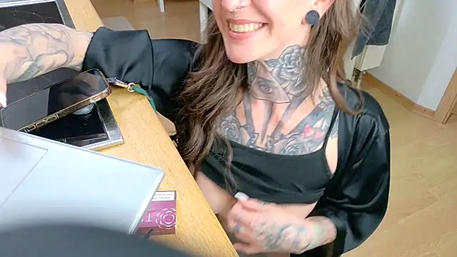 Snapshot of BrownieyQueen chatting on 10, 3, 2025 BrownieyQueen online show from 10, 3, 2025