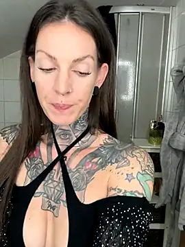 Snapshot of BrownieyQueen chatting on 5, 11, 2025 BrownieyQueen online show from 5, 11, 2025