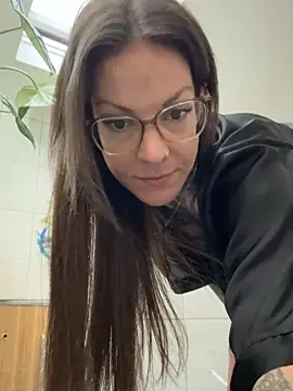 Snapshot of BrownieyQueen chatting on 6, 11, 2025 BrownieyQueen online show from 6, 11, 2025