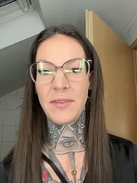 Snapshot of BrownieyQueen chatting on 7, 11, 2025 BrownieyQueen online show from 7, 11, 2025