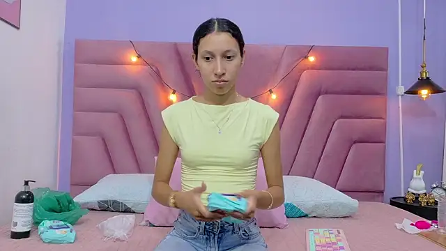 Beautifulskinny18 online show from 17, 12, 2025