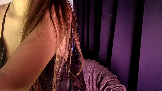 Snapshot of chhui_mui chatting on 19, 3, 2025 chhui mui online show from 19, 3, 2025