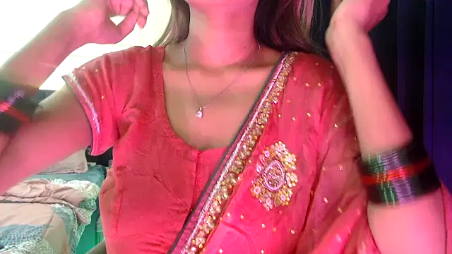 Snapshot of chhui_mui chatting on 26, 10, 2025 chhui mui online show from 26, 10, 2025