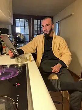 Snapshot of donnuozfutura chatting on 1, 2, 2025 donnuozfutura online show from 1, 2, 2025