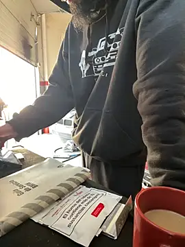 Snapshot of donnuozfutura chatting on 5, 3, 2025 donnuozfutura online show from 5, 3, 2025