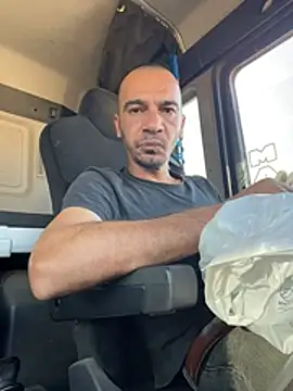 Snapshot of donnuozfutura chatting on 11, 11, 2025 donnuozfutura online show from 11, 11, 2025