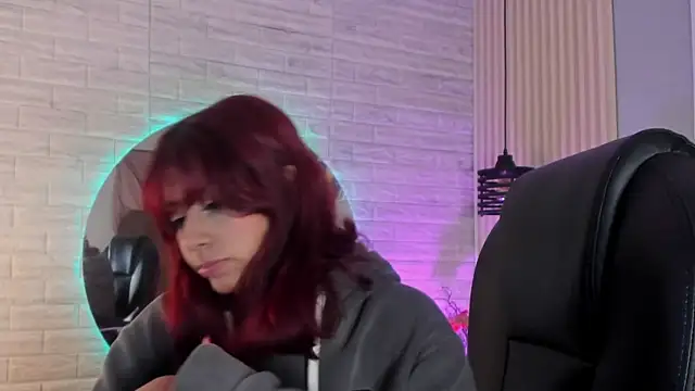 Snapshot of cloe__palmer chatting on 5, 12, 2024 cloe palmer online show from 5, 12, 2024