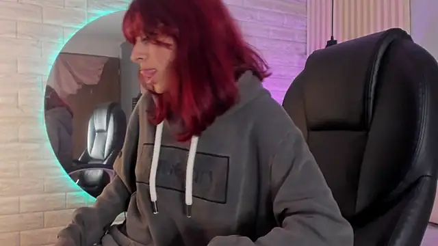 Snapshot of cloe__palmer chatting on 5, 12, 2024 cloe palmer online show from 5, 12, 2024