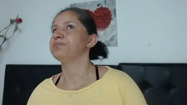 Angelinna Milf online show from 26, 12, 2024