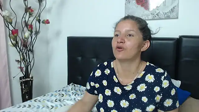 Angelinna Milf online show from 28, 1, 2025