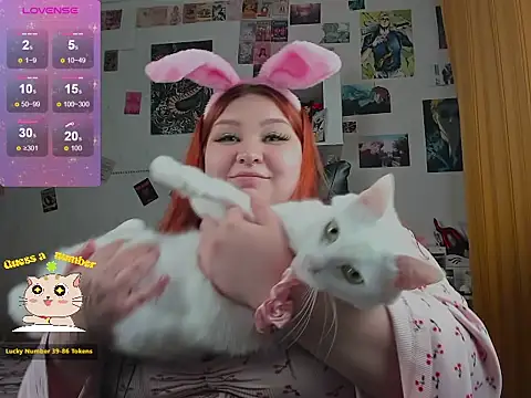 Snapshot of Helen_Shine chatting on 17, 12, 2024 Helen Shine online show from 17, 12, 2024