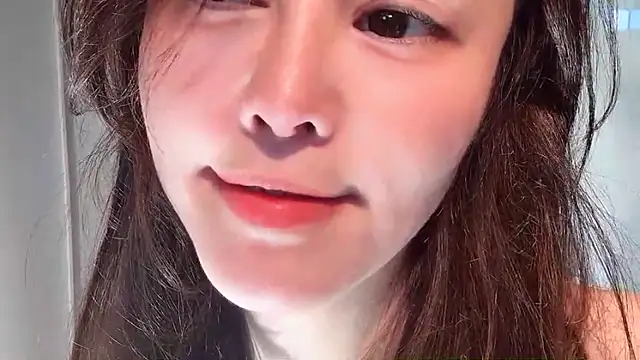 Snapshot of Krismil3 chatting on 15, 5, 2026 Krismil3 online show from 15, 5, 2026
