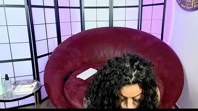 Snapshot of LeylaDelAmor chatting on 3, 11, 2025 LeylaDelAmor online show from 3, 11, 2025