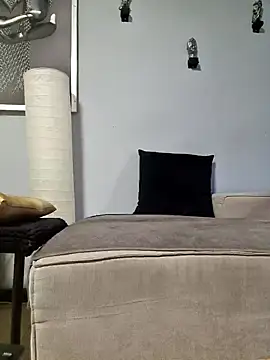 dickinyouto online show from 19, 1, 2025