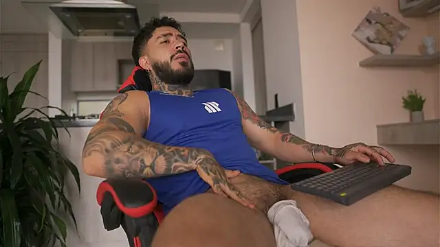 LeoSalvatore  online show from 10, 10, 2025