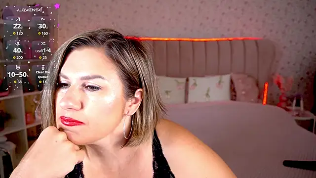 Snapshot of KiraRoxx chatting on 21, 6, 2026 KiraRoxx online show from 21, 6, 2026