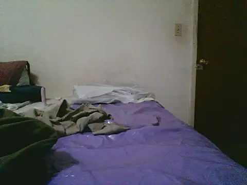 Snapshot of Emilylyn2501 chatting on 8, 11, 2025 Emilylyn2501 online show from 8, 11, 2025