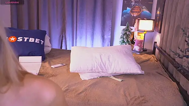 Snapshot of Tella_dream chatting on 18, 12, 2024 Tella dream online show from 18, 12, 2024