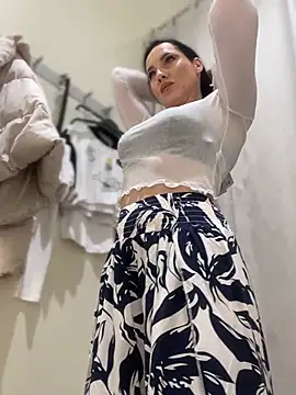 Snapshot of Roxana-Sexy chatting on 4, 2, 2026 Roxana-Sexy online show from 4, 2, 2026