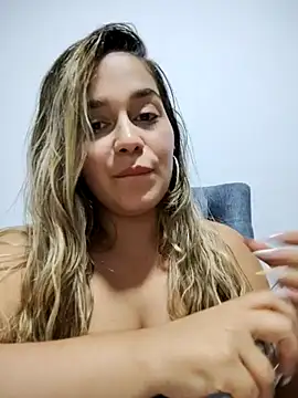 LaurenWelly  online show from 6, 3, 2025