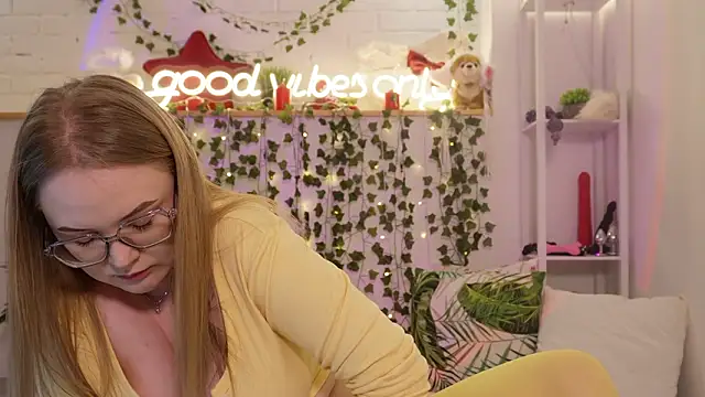 MonicaAsis online show from 1, 2, 2026