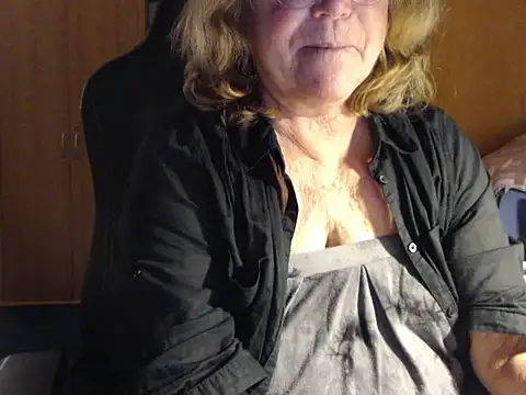 Snapshot of _sunshine__ chatting on 20, 12, 2024 sunshine online show from 20, 12, 2024