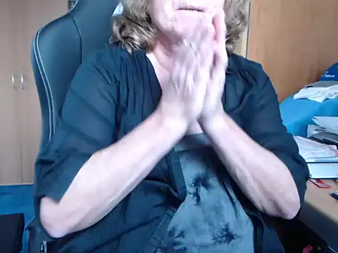 Snapshot of _sunshine__ chatting on 4, 3, 2025 sunshine online show from 4, 3, 2025