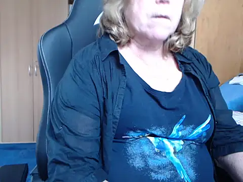 Snapshot of _sunshine__ chatting on 11, 3, 2025 sunshine online show from 11, 3, 2025