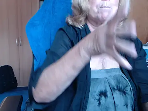 Snapshot of _sunshine__ chatting on 6, 10, 2025 sunshine online show from 6, 10, 2025