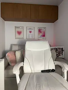 Snapshot of maddy_bronw_ chatting on 15, 6, 2026 maddy bronw online show from 15, 6, 2026