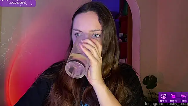 Snapshot of plushy_pixie chatting on 10, 1, 2025 plushy pixie online show from 10, 1, 2025