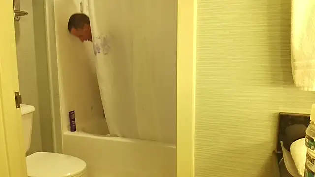 overaveragefreak4you online show from 17, 4, 2026